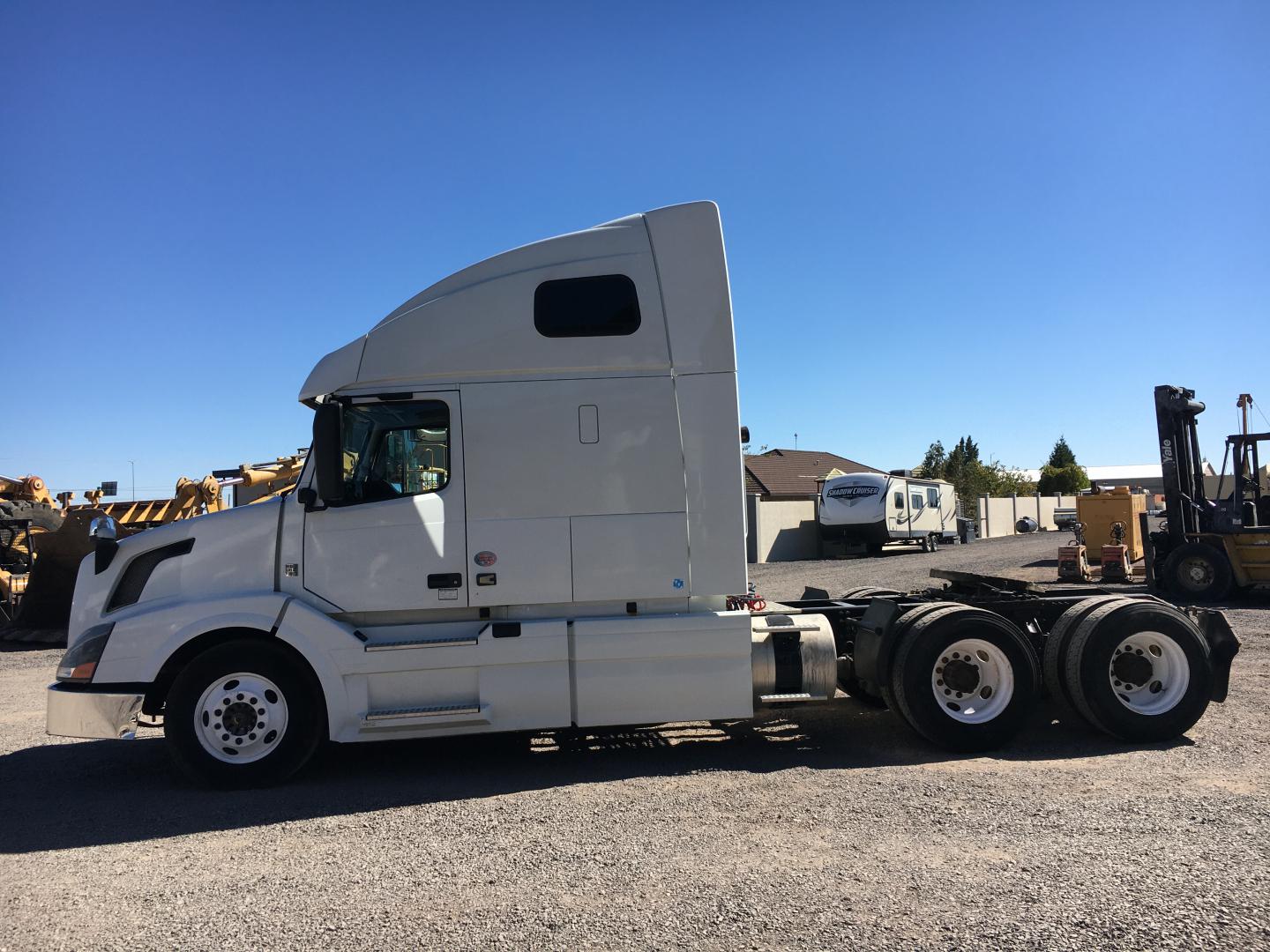 TRACTOCAMION VOLVO VNL64